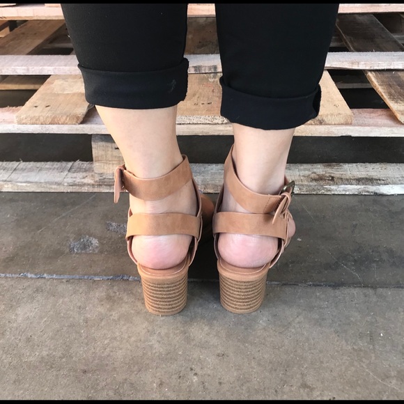 Tan Wrapped Ankle Strap w Buckle Sandal - Picture 4 of 4